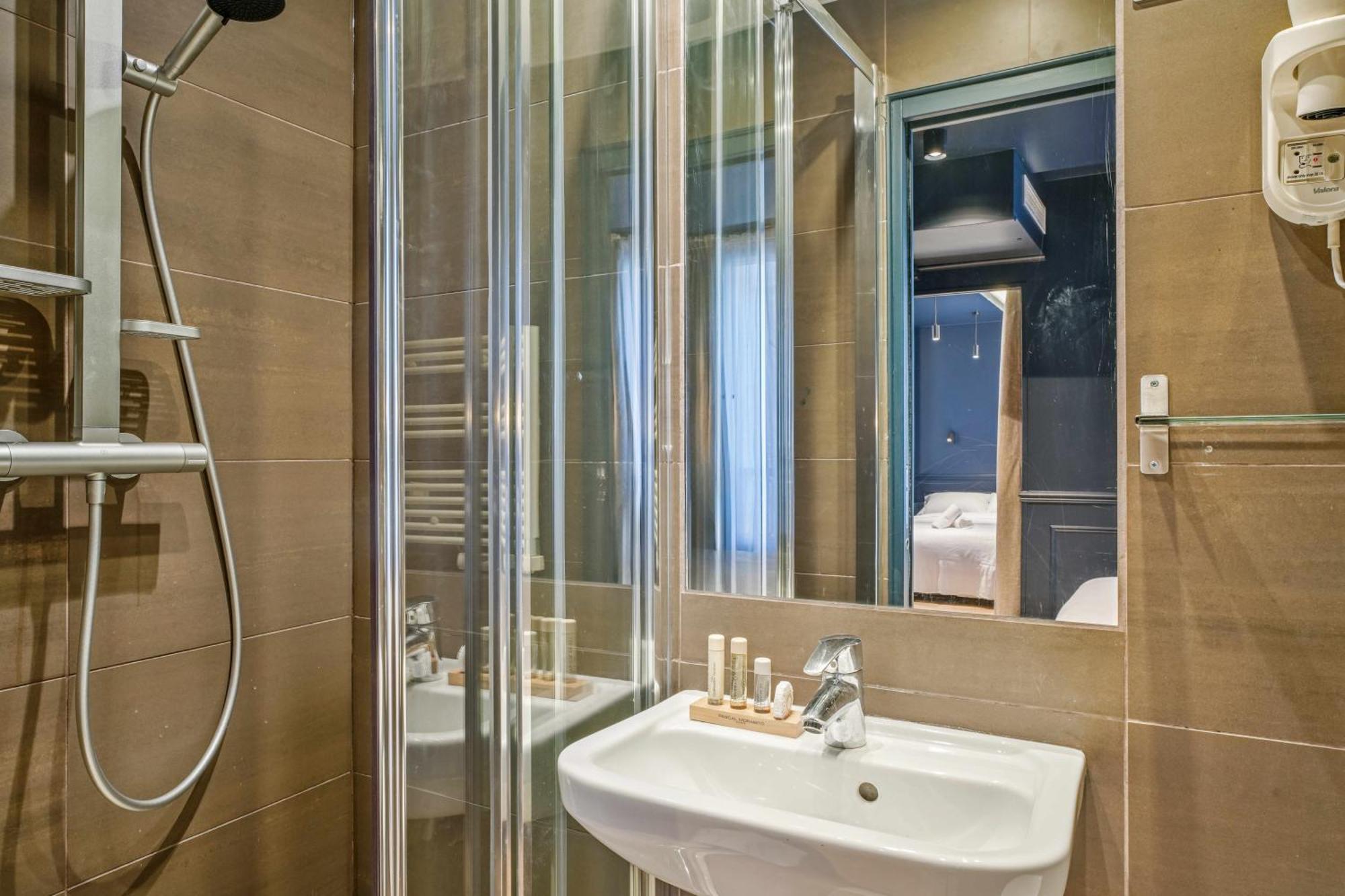 Hotel Clemence Paris Luaran gambar